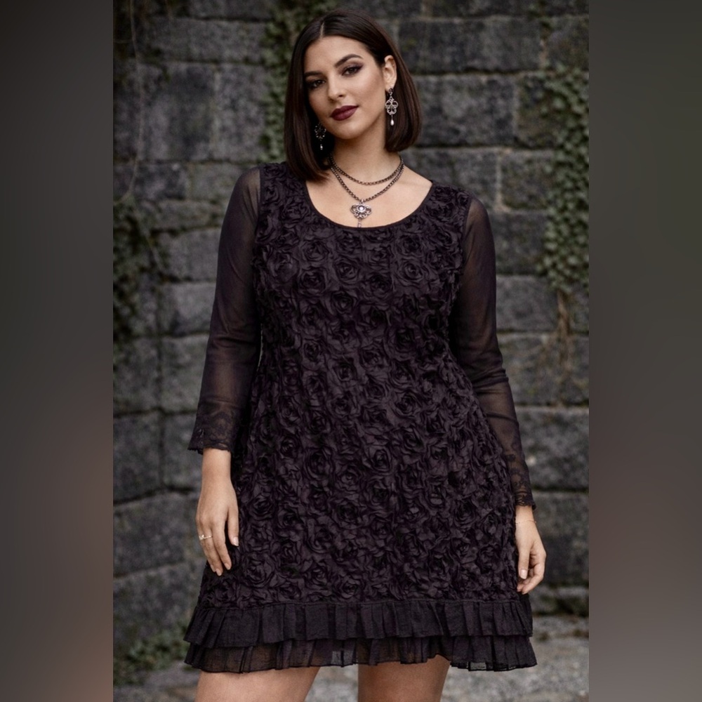 Women mediumTextured black dress boutique rose design event whimsigoth edgy NEW
